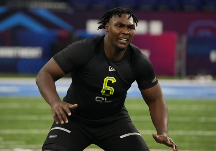 Mar 4, 2022; Indianapolis, IN, USA; Mississippi State offensive lineman Charles Cross (OL06) goes through drills during the 2022 NFL Scouting Combine at Lucas Oil Stadium.
